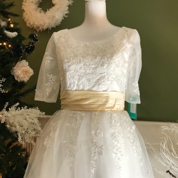 Formal evening gown or Wedding Dress with 1/2 length sleeves - Picture 2 of 9